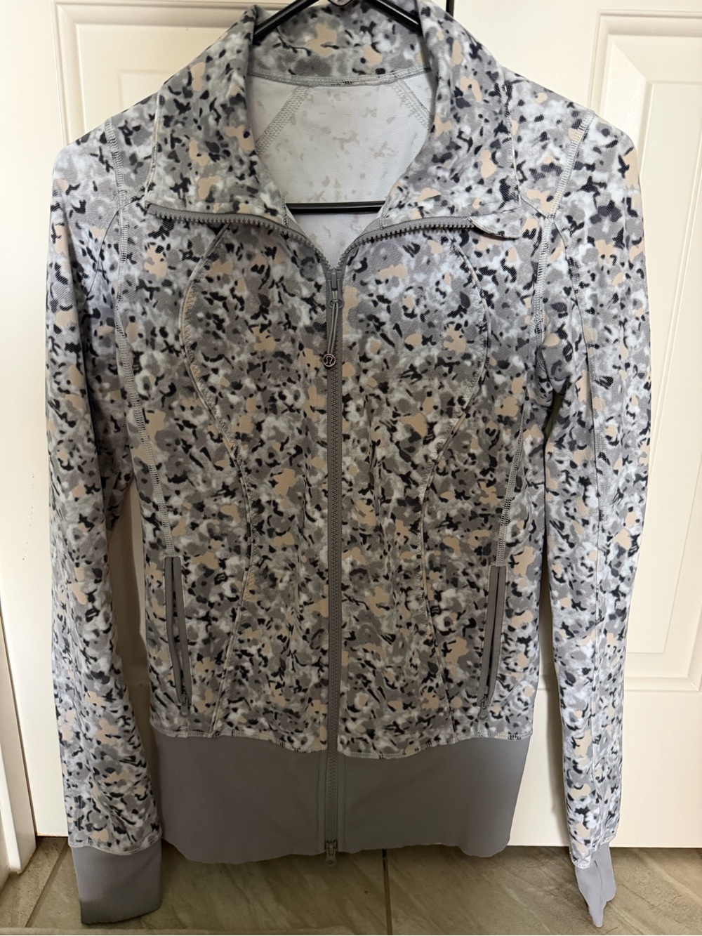 Lululemon Athletica Light Gray Floral-Print Full Zip Define Jacket size 4